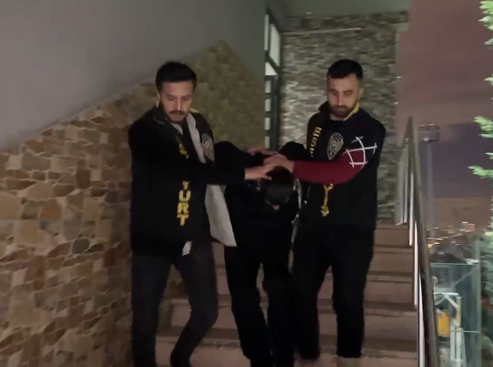 Esenyurt'ta önüne geleni bıçaklayan saldırgan yakalandı! 21