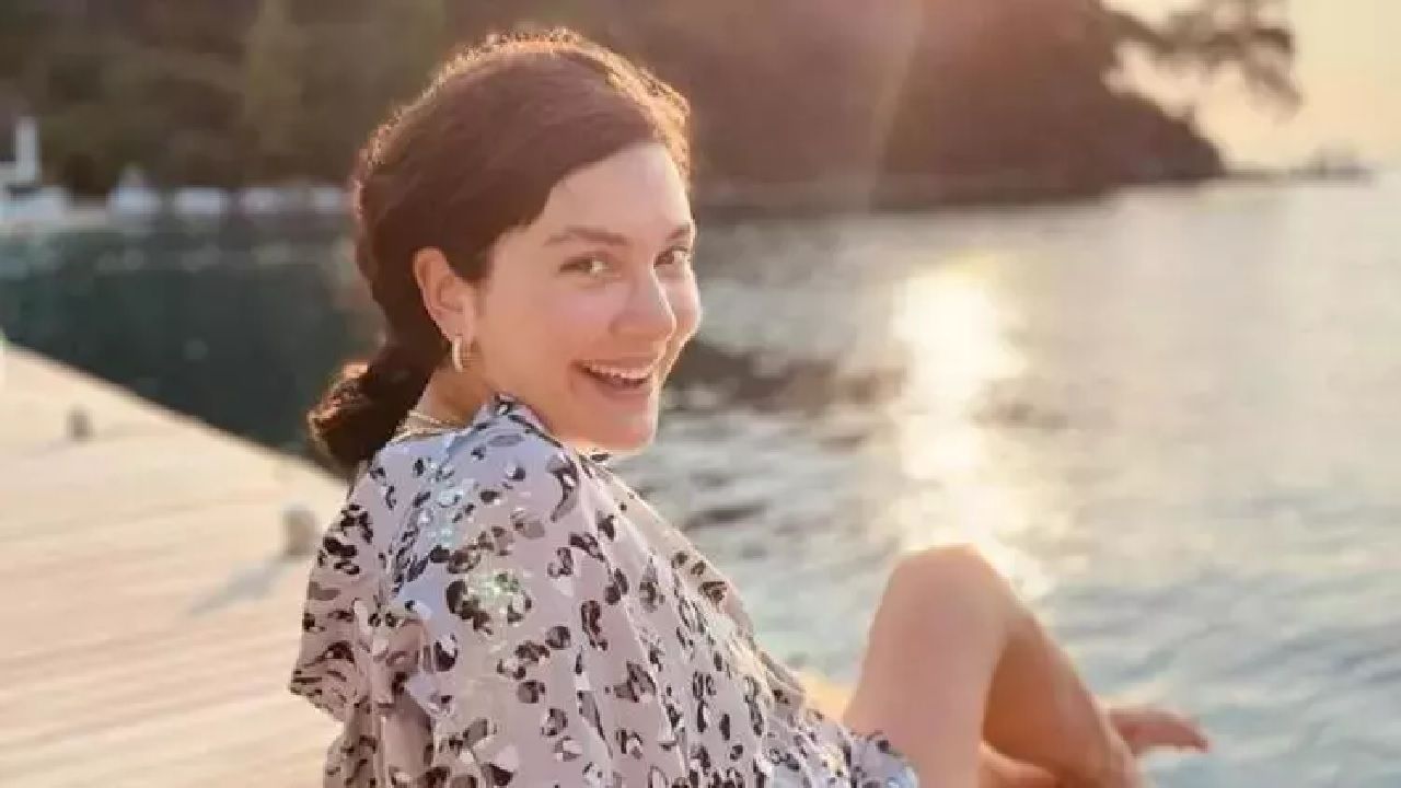 Bornozu ile duyurdu! Ünlü oyuncu Bergüzar Korel'den yeni ev kuralları... 3