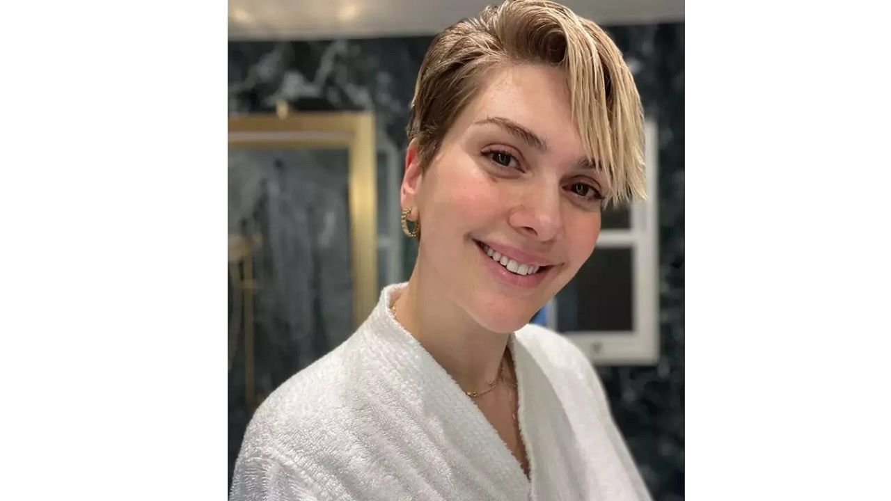 Bornozu ile duyurdu! Ünlü oyuncu Bergüzar Korel'den yeni ev kuralları... 5