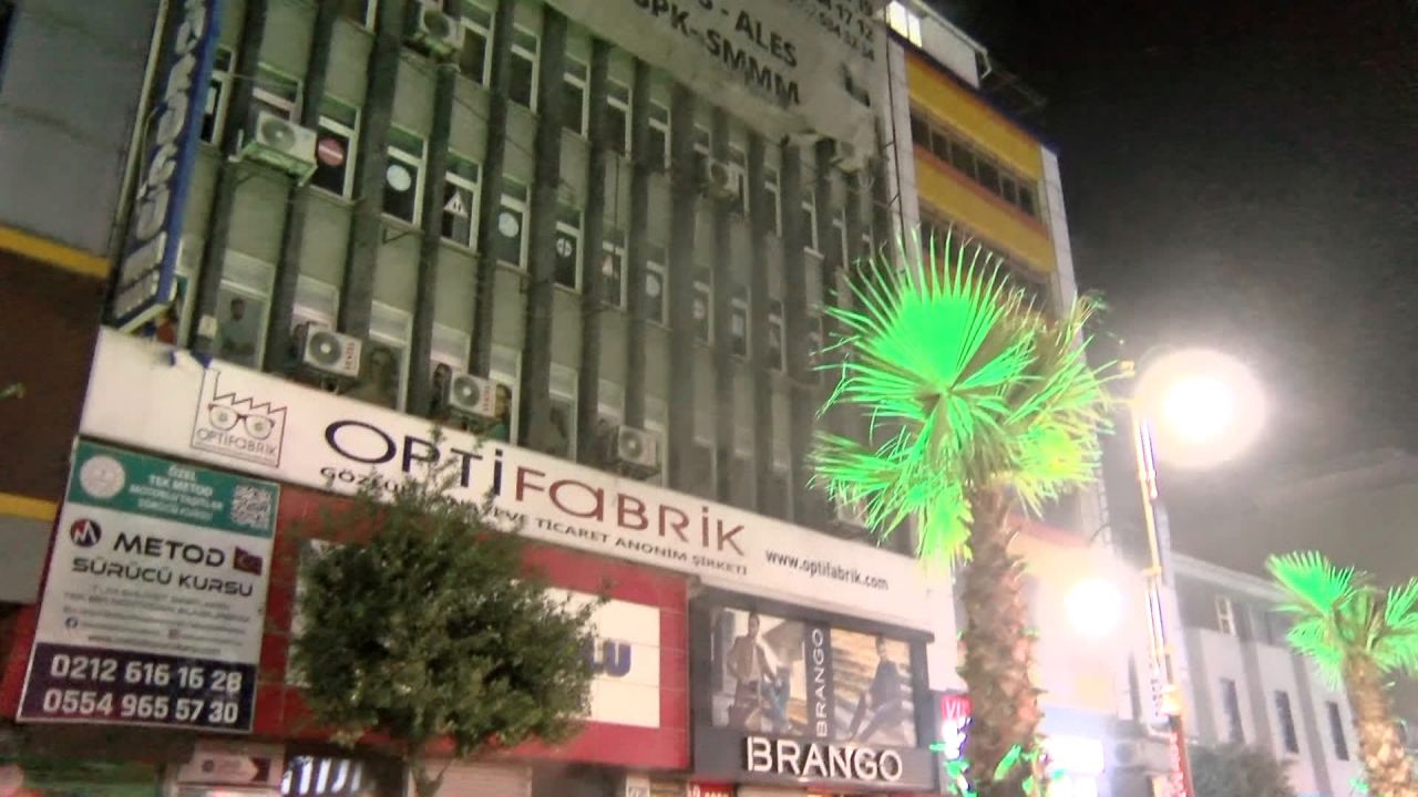 Gaziosmanpaşa'da mobilya atölyesinde yangın 4