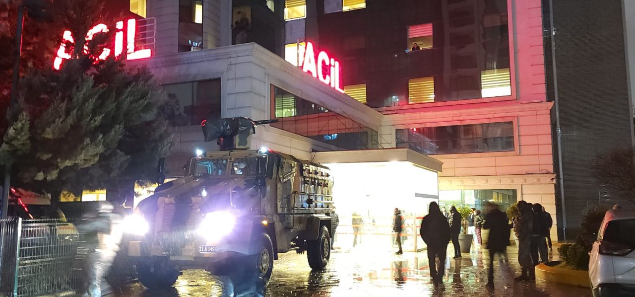 Selahattin Demirtaş hastaneye kaldırılan annesini görmek için Diyarbakır'a getirildi 8