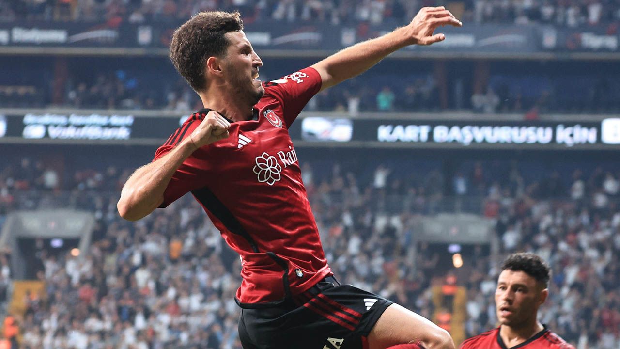 Beşiktaş'ta iki yıldızın daha bileti kesildi! Biri Fenerbahçe'ye, diğeri Amerika'ya: Hasan Arat kararını verdi, top Fernando Santos'ta 7