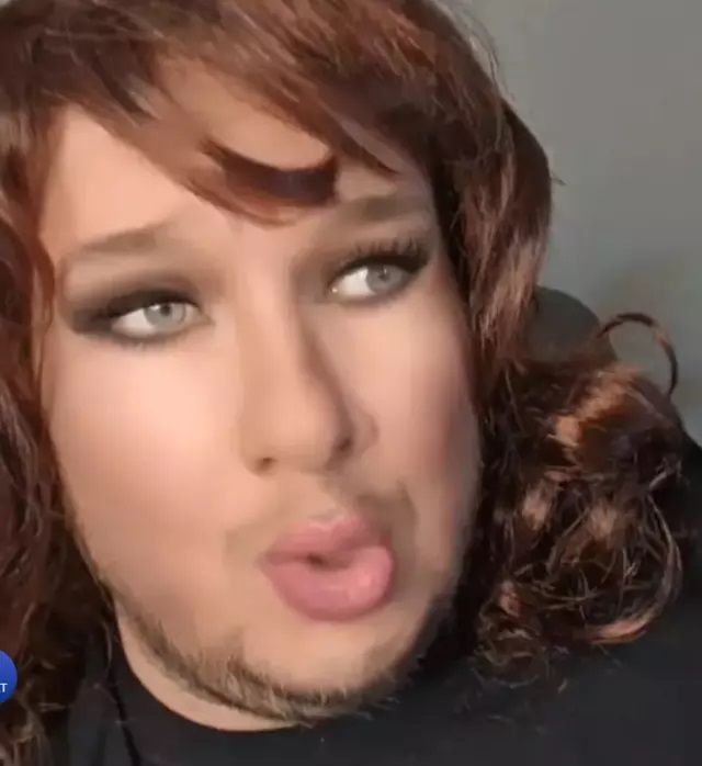 Şahan Gökbakar ile Buket Aydın arasındaki tartışma Selin Gökbakar'a sıçradı! Ünlü komedyen Buket Aydın'ın hedef aldığı eşinden özür diledi 3