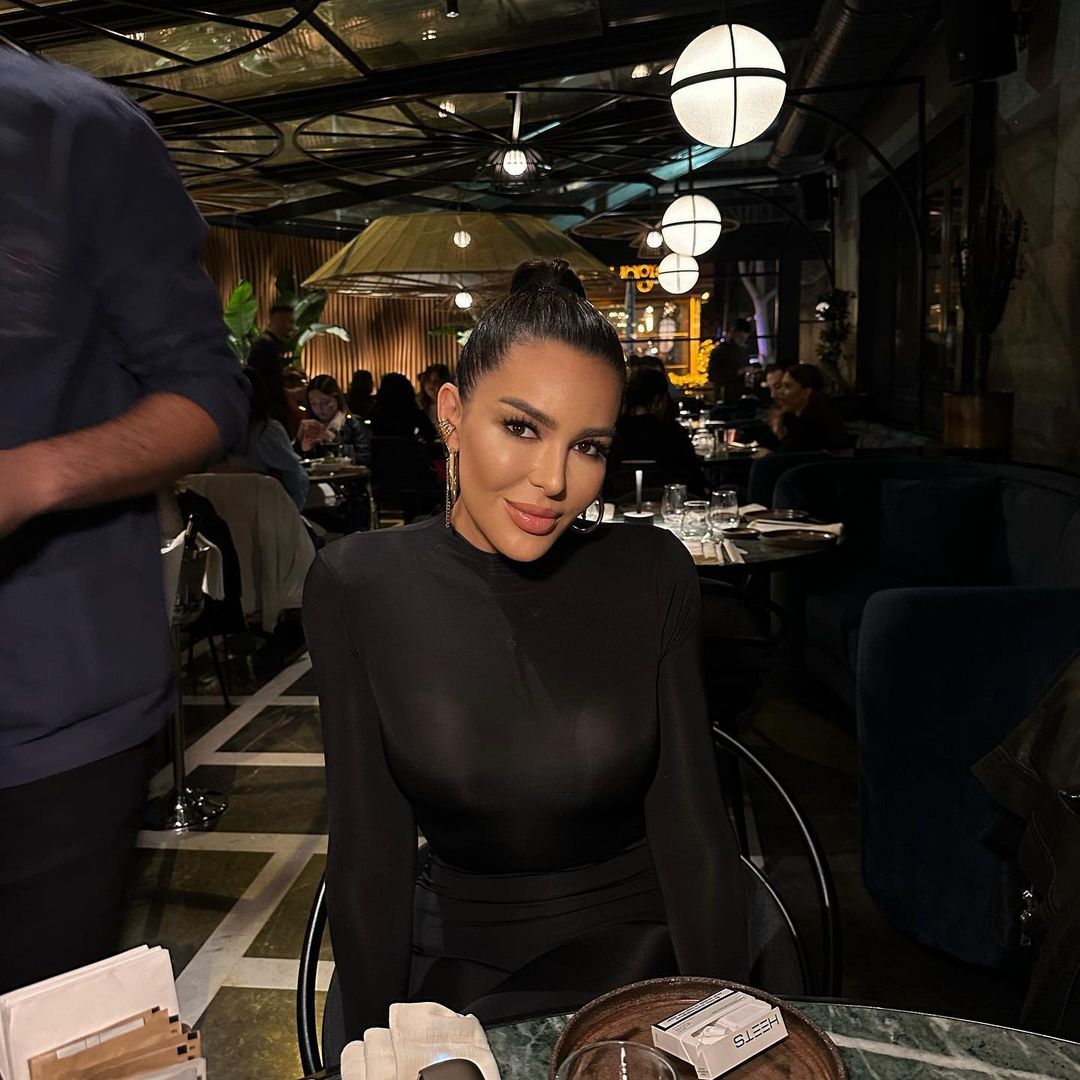 Selin Ciğerci, kendisiyle dalga geçen sunucuyu programa bağlanarak canlı yayında azarladı 1