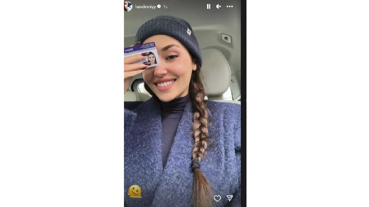 Kızıl saç paylaşımlarına yorum yağan Hande Erçel'den yeni saç rengi paylaşımı geldi! "Görenler eski haline dönmüş" dedi... 2