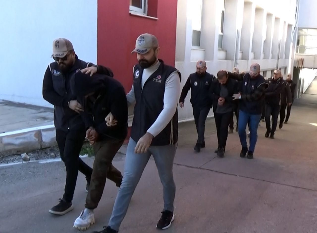INTERPOL tarafından kırmızı bültenle aranan DEAŞ üyeleri Adana’da yakalandı 4