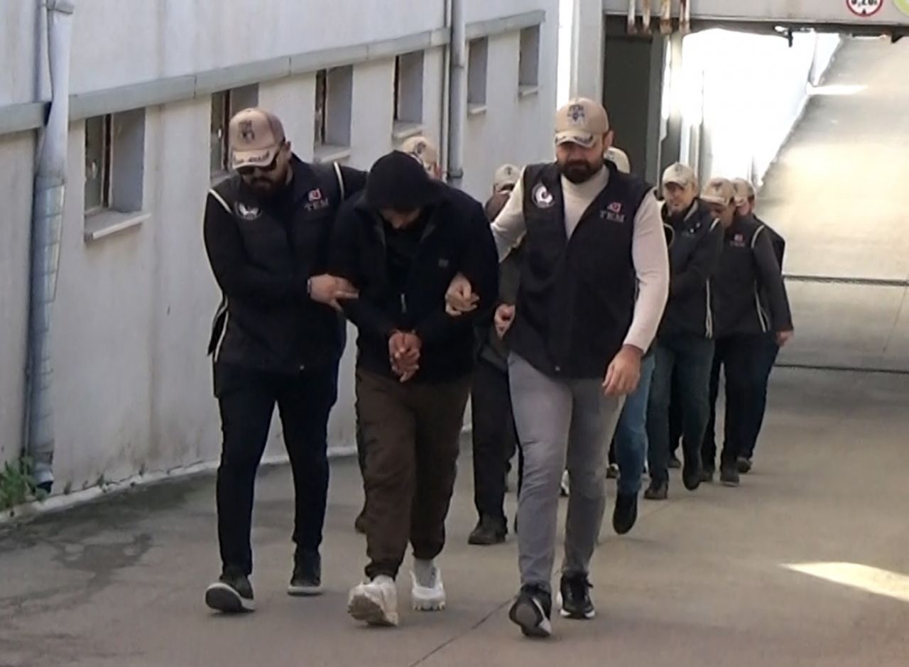 INTERPOL tarafından kırmızı bültenle aranan DEAŞ üyeleri Adana’da yakalandı 6