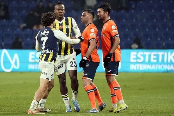Fenerbahçe maçında hırslı oynadı, hayatı karardı! Önce sosyal medyada yerden yere vurulmuştu, şimdi saha içinde başına bela aldı: “Hakemler onu fena halde deftere yazdı! Bu tip futbolcuları hiç sevmiyorlar” 7