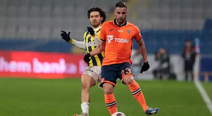 Fenerbahçe maçında hırslı oynadı, hayatı karardı! Önce sosyal medyada yerden yere vurulmuştu, şimdi saha içinde başına bela aldı: “Hakemler onu fena halde deftere yazdı! Bu tip futbolcuları hiç sevmiyorlar” 8