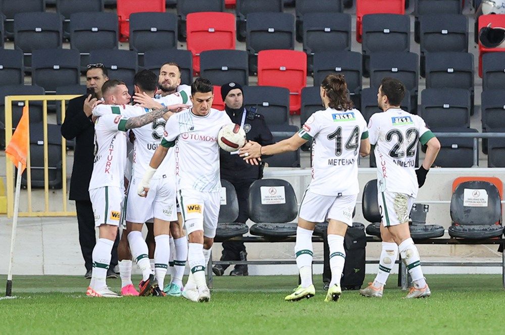 Ali Koç ve İsmail Kartal takımı uçurdu, rakiplerini ikiye katladı! 2023 yılının en iyi kulüpleri açıklandı: Fenerbahçe’den Galatasaray ve Beşiktaş’a büyük fark… 5