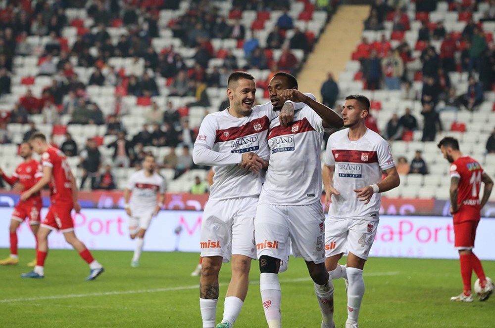 Ali Koç ve İsmail Kartal takımı uçurdu, rakiplerini ikiye katladı! 2023 yılının en iyi kulüpleri açıklandı: Fenerbahçe’den Galatasaray ve Beşiktaş’a büyük fark… 10
