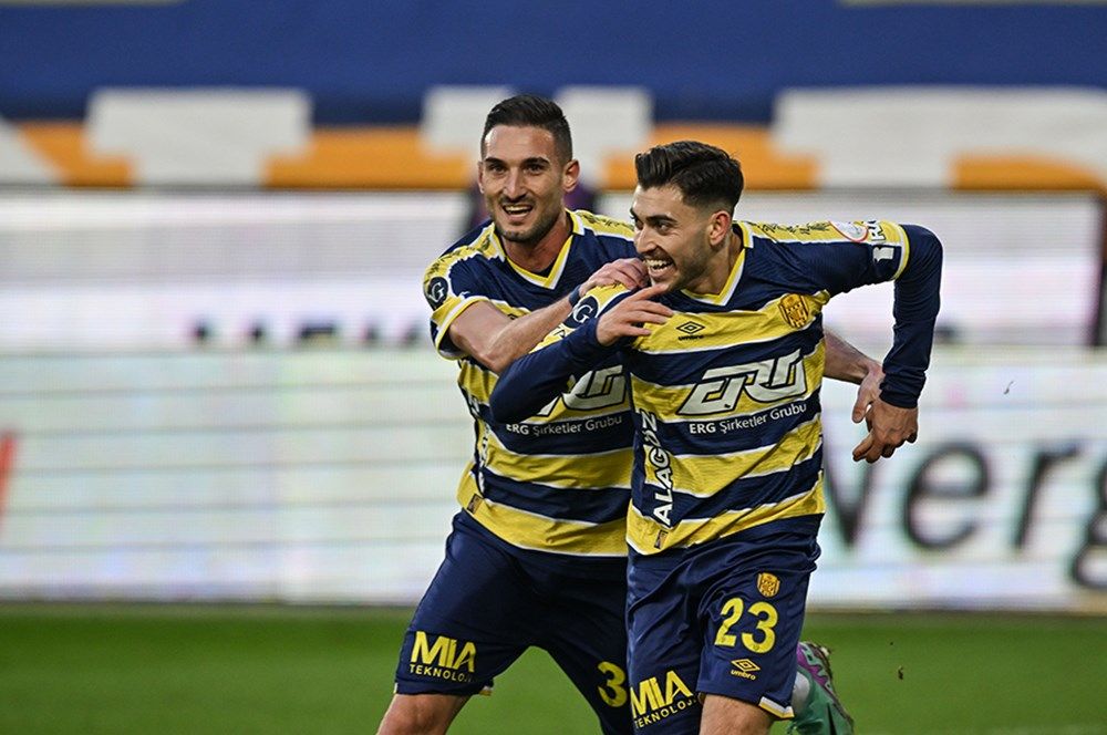 Ali Koç ve İsmail Kartal takımı uçurdu, rakiplerini ikiye katladı! 2023 yılının en iyi kulüpleri açıklandı: Fenerbahçe’den Galatasaray ve Beşiktaş’a büyük fark… 8