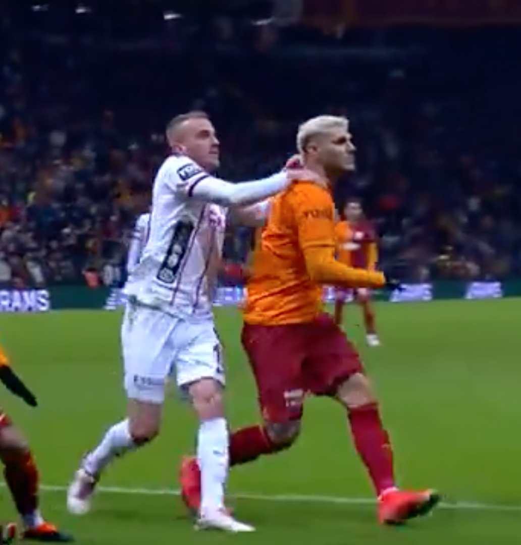 Sosyal medyayı kasıp kavuran pozisyon hakkında eski hakem net konuştu: "Mauro Icardi'ye yapılan hareket net bir penaltı! Galatasaray'ın penaltısı verilmedi" 6