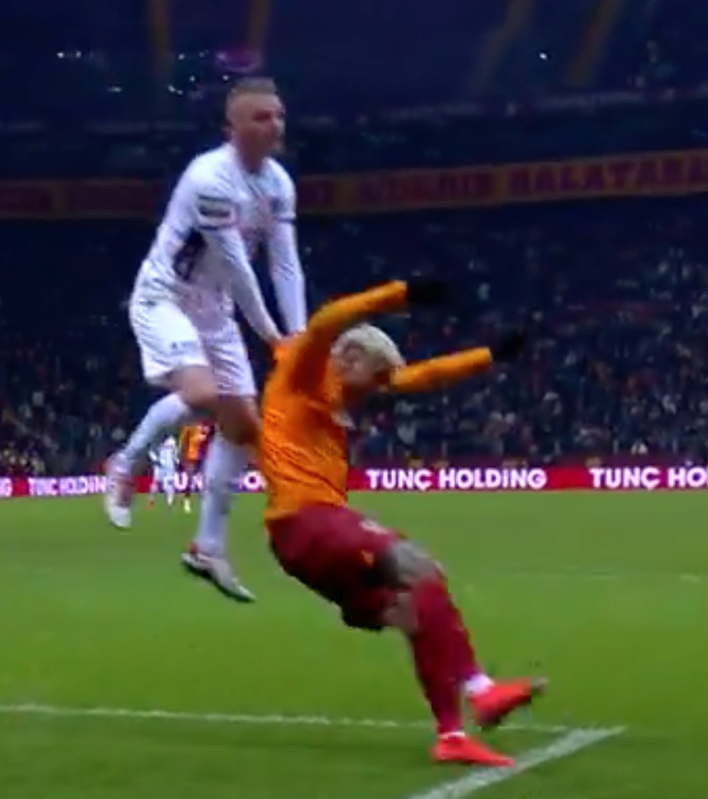 Sosyal medyayı kasıp kavuran pozisyon hakkında eski hakem net konuştu: "Mauro Icardi'ye yapılan hareket net bir penaltı! Galatasaray'ın penaltısı verilmedi" 9