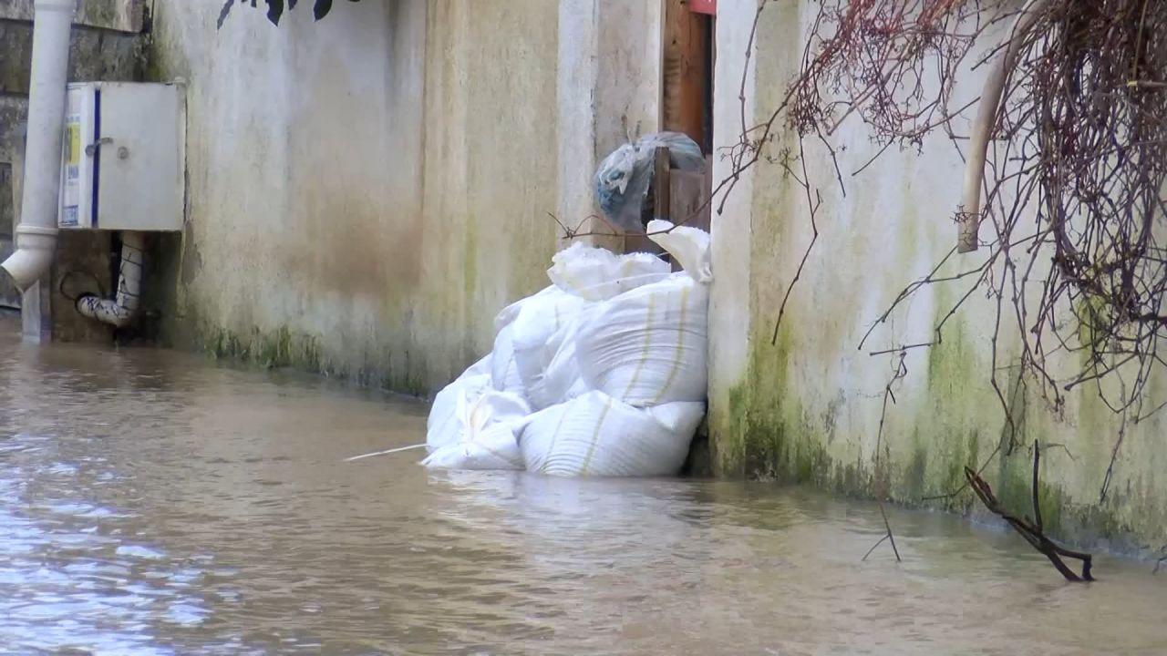 Silivri'de halk İSKİ mağduru! Projeyi iptal ettiler: 20 dakika yağmur yağdı bölge göle döndü! 4