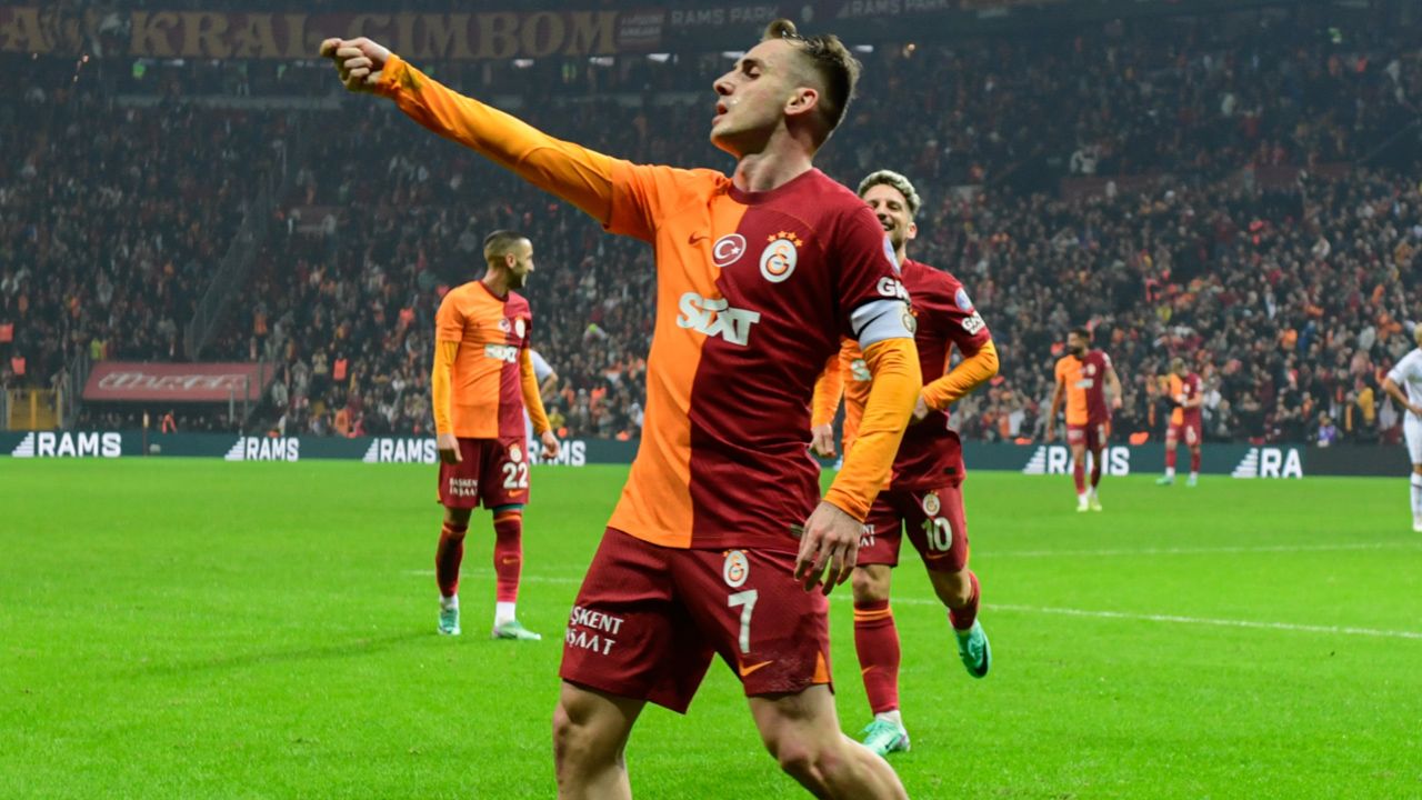 Canlı yayında çıldırdı: “Kerem Aktürkoğlu’nu da ıslıklamayın bir zahmet! Çuval gibi düşen ile 3.5 milyon alıp yatanı ıslıklamıyorsunuz sırf yabancı diye! 15 milyon euroluk Cengiz Ünder iki gol atınca tura çıkıyor millet&quot 9