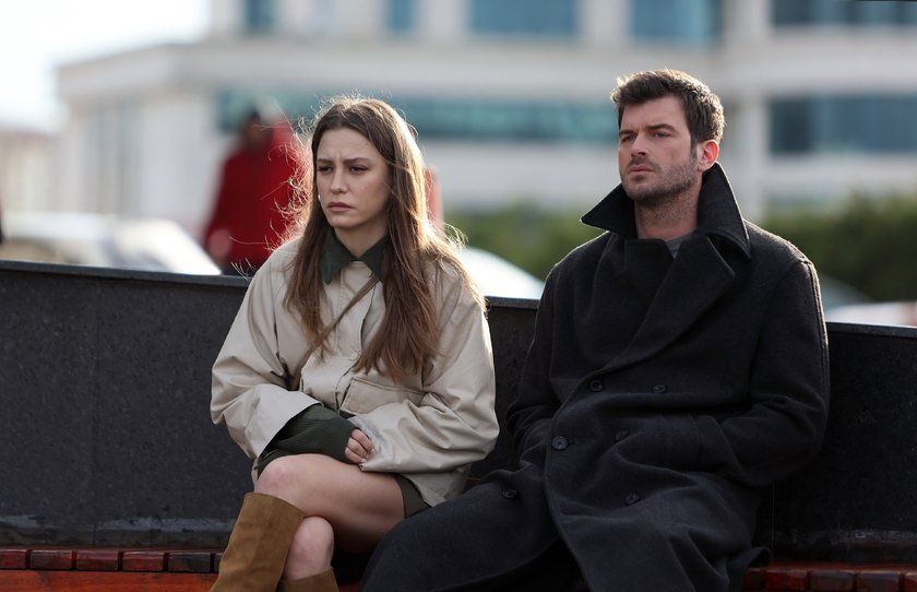 Kıvanç Tatlıtuğ, Serenay Sarıkaya ve Yüsra Geyik'ten Aile dizisine veda paylaşımı 1