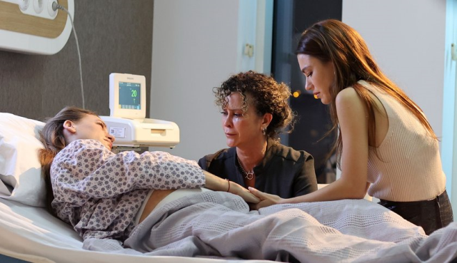 Kıvanç Tatlıtuğ, Serenay Sarıkaya ve Yüsra Geyik'ten Aile dizisine veda paylaşımı 3