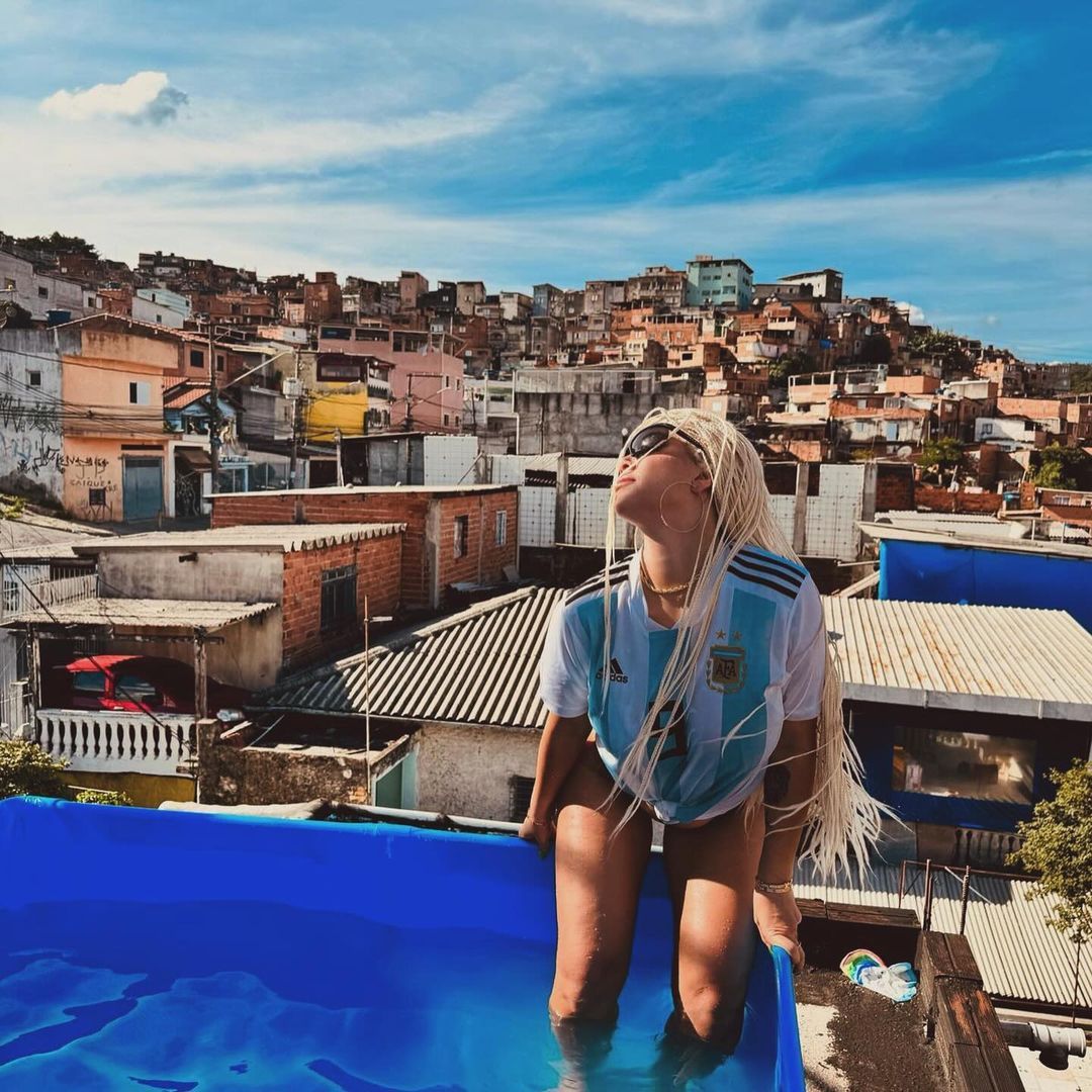 Wanda Nara yeni mesleği için Icardi formasını giyip kamera karşısına geçti! Fotoğraflara beğeni yağdı... 7