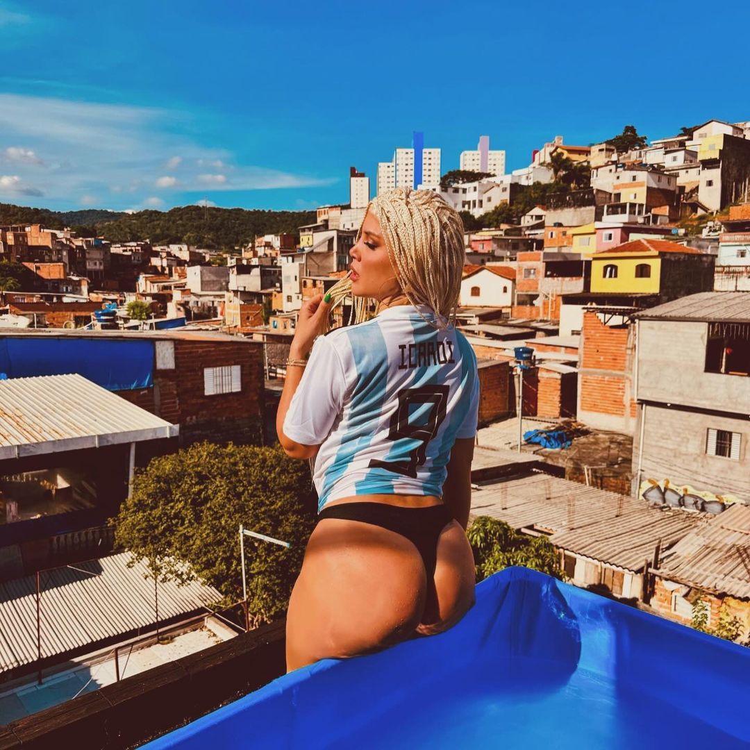 Wanda Nara yeni mesleği için Icardi formasını giyip kamera karşısına geçti! Fotoğraflara beğeni yağdı... 2
