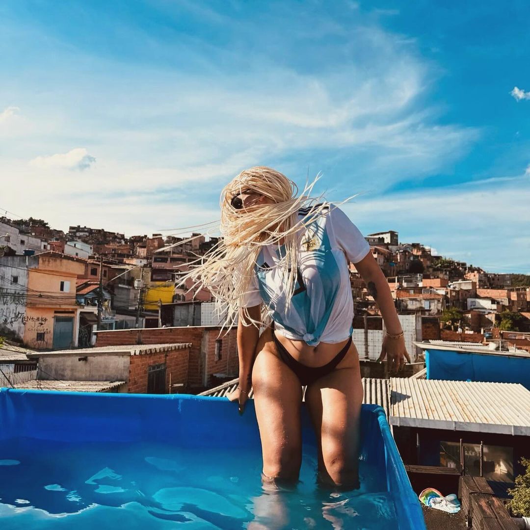 Wanda Nara yeni mesleği için Icardi formasını giyip kamera karşısına geçti! Fotoğraflara beğeni yağdı... 4