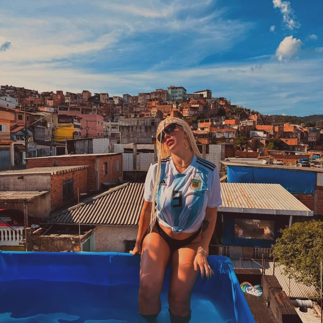 Wanda Nara yeni mesleği için Icardi formasını giyip kamera karşısına geçti! Fotoğraflara beğeni yağdı... 6