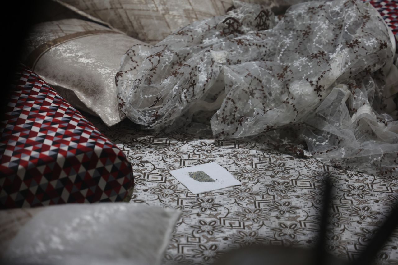 Böcek ilacı döküp kapıyı pencereyi bantladı: Üst kattakiler zehirlendi, 7 yaşındaki çocuk hayatını kaybetti 1