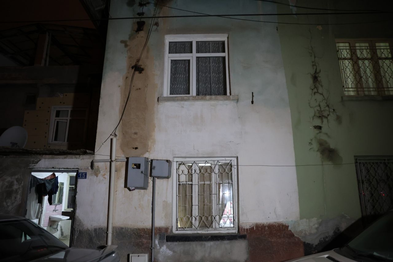 Böcek ilacı döküp kapıyı pencereyi bantladı: Üst kattakiler zehirlendi, 7 yaşındaki çocuk hayatını kaybetti 2