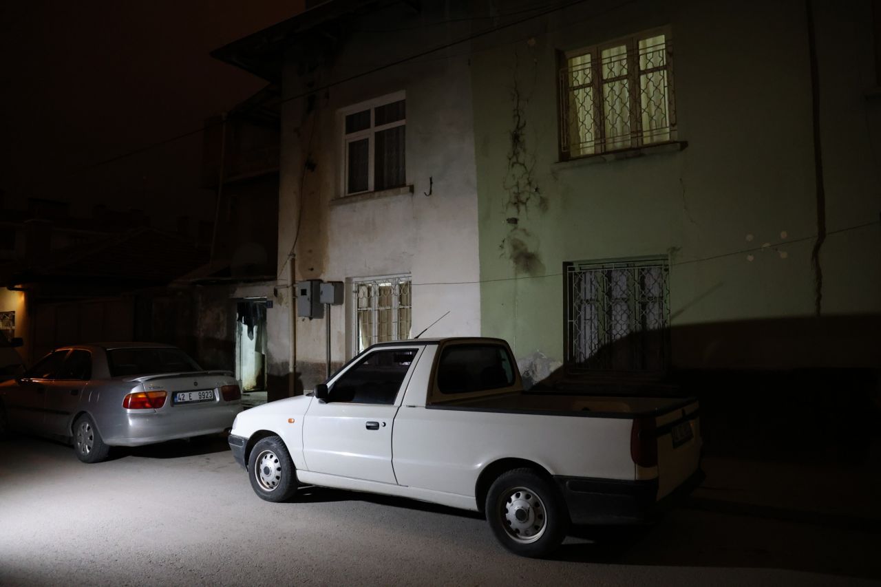 Böcek ilacı döküp kapıyı pencereyi bantladı: Üst kattakiler zehirlendi, 7 yaşındaki çocuk hayatını kaybetti 4