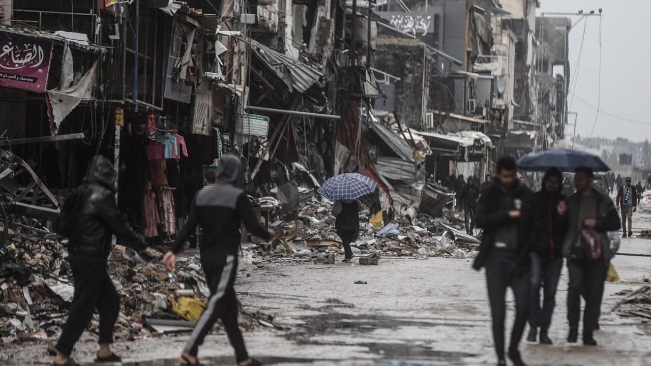 İsrail ordusu Gazze kenti sokaklarından enkaz bırakarak çekildi 12