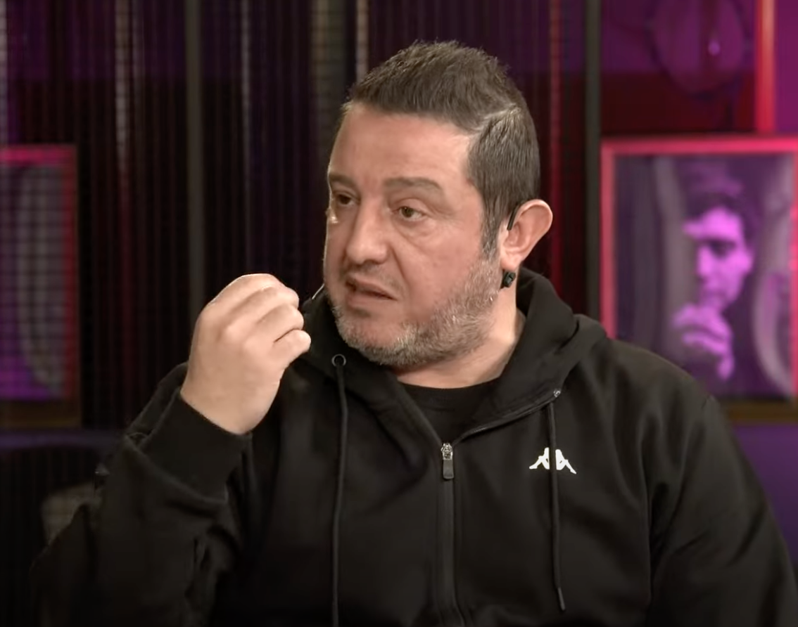 Canlı yayında çıldırdı, yıldız oyuncuya seslendi: "Kerem Aktürkoğlu artık kendine çeki düzen ver! En iyi özelliğim bitiriciliğim diyor, kale önünde auta atıyor! Onun pas hataları tüm takıma yayıldı..." 1