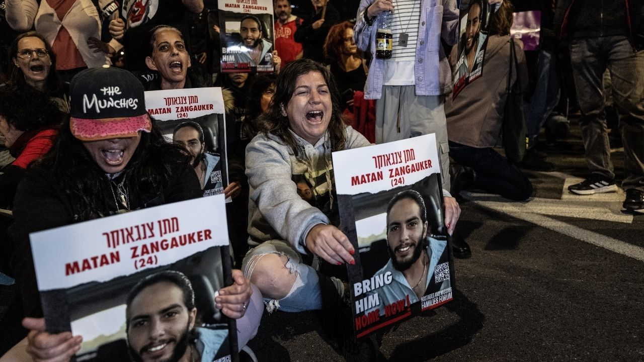 İsrail'de sokaklar karıştı! "İstifa et" sesleri yükseldi 8