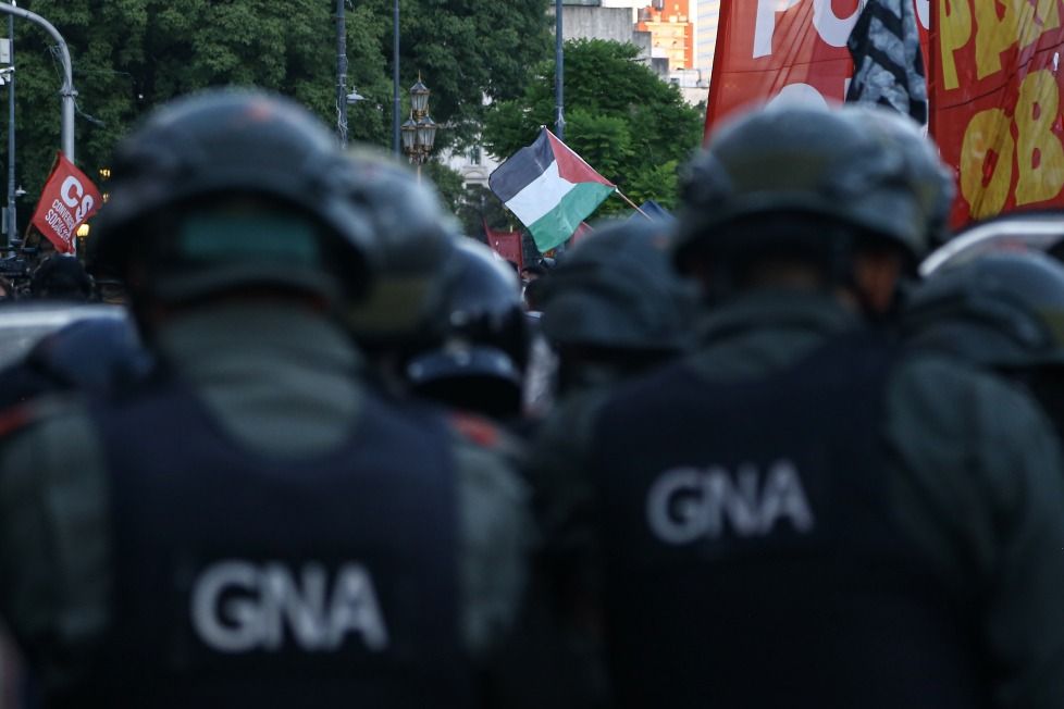 Arjantin'de Milei'ye karşı protestolar sürüyor: Binlerce kişi sokakta! Ülke savaş alanına döndü... 11