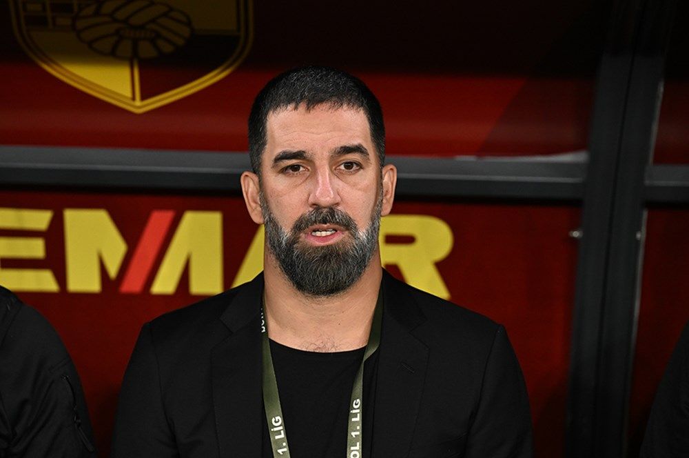 Arda Turan Galatasaray’ın kalbini sökmeye geliyor! Kimsenin beklemediği sürpriz transfer için görüşme gerçekleştirildi! 13 yıllık dönem sona eriyor: 2 yıllık sözleşme, yıllık 2 milyon euroluk teklif… 1