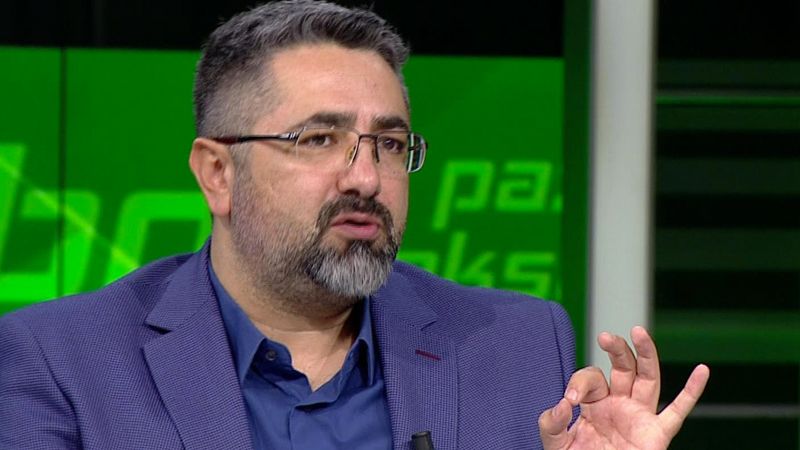 "Ali Koç kesinlikle başkanlığı bırakmayacak, zarf atıyor! Aziz Yıldırım'a yem atıyor. Korkunç bir başarısızlık var, bence devam etmemeli! Fenerbahçe'nin kurtulması gereken bir numaralı isim Uğur Dündar" 1