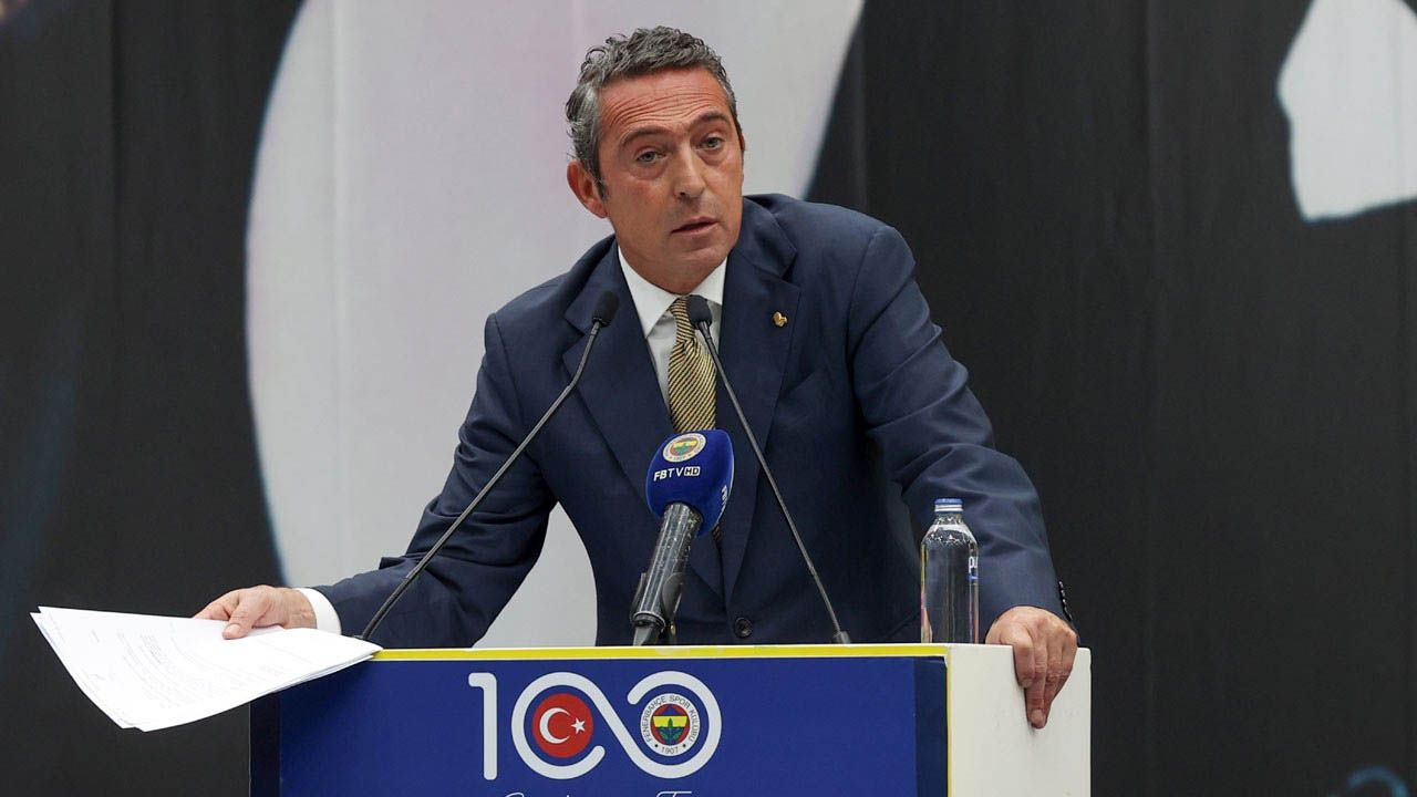 "Ali Koç kesinlikle başkanlığı bırakmayacak, zarf atıyor! Aziz Yıldırım'a yem atıyor. Korkunç bir başarısızlık var, bence devam etmemeli! Fenerbahçe'nin kurtulması gereken bir numaralı isim Uğur Dündar" 3