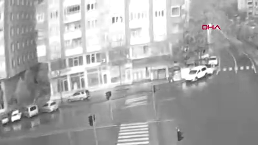 Kahramanmaraş'ta deprem anına ait yeni görüntüler ortaya çıktı! Saniyeler içinde böyle yıkıldı! İşte o anlar... 15