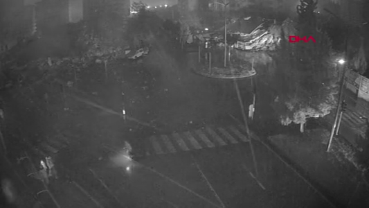 Kahramanmaraş'ta deprem anına ait yeni görüntüler ortaya çıktı! Saniyeler içinde böyle yıkıldı! İşte o anlar... 21