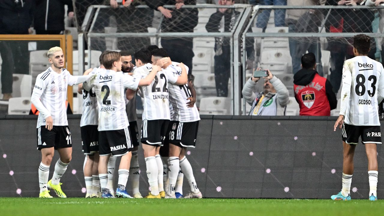 “Fernando Santos, Şenol Güneş’ten çok daha vizyonsuz ve başarısız bir teknik adam! Trabzonspor’u yendik coşkusunu yaşayan Beşiktaşlı varsa aklından şüphe ederim!” 1