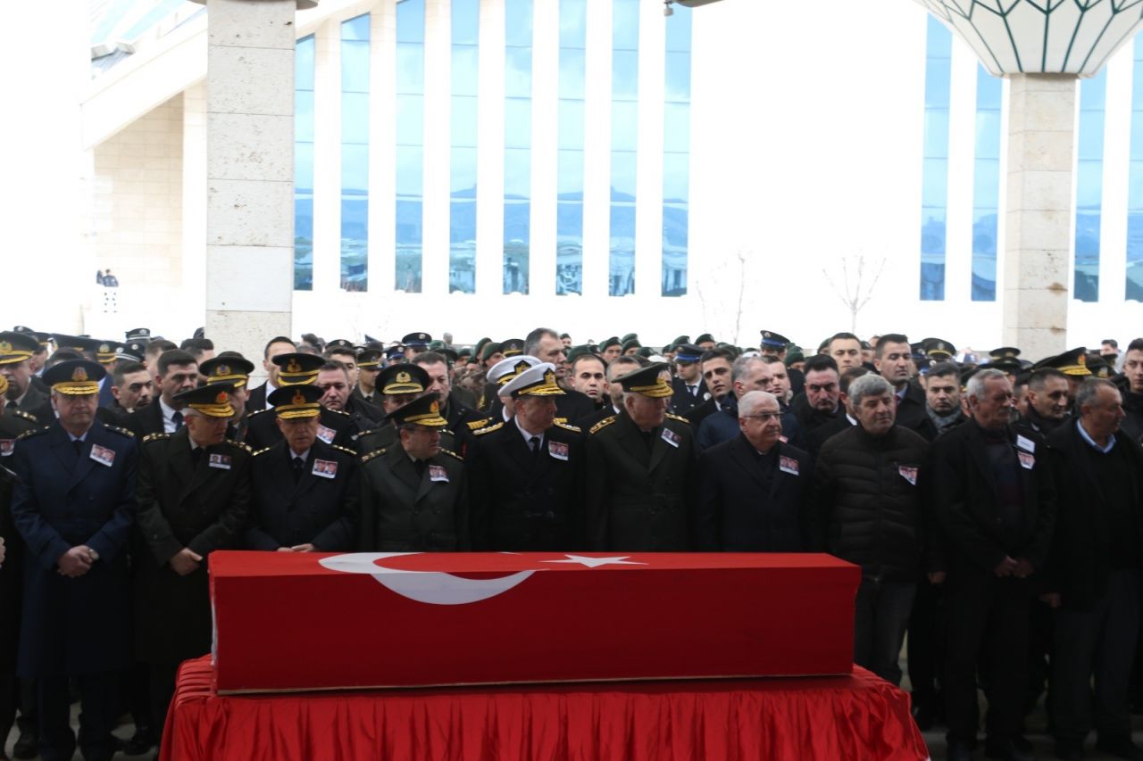 Şehit pilotlar Ankara’da son yolculuğuna uğurlandı: "24 Şubat'ta nişanları vardı. Gelinim arkada kaldı..." 6