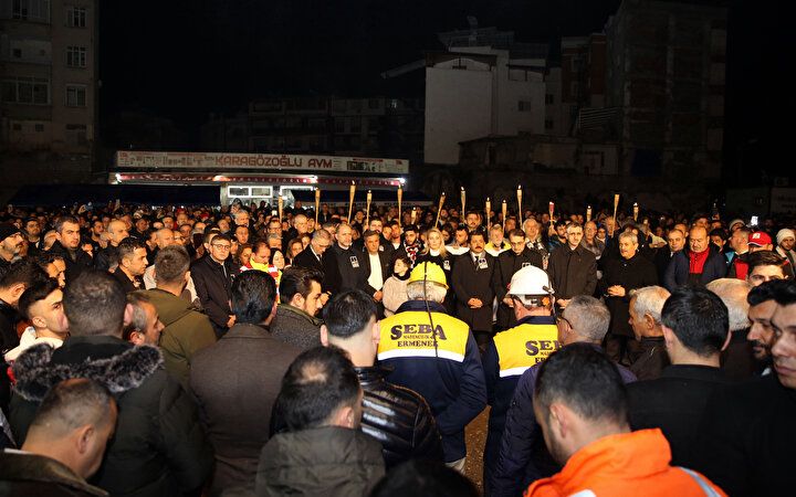 Büyük acının yıldönümü... Deprem bölgesindeki sessiz yürüyüşte gözyaşları sel oldu 22