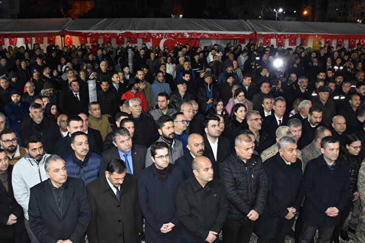 Büyük acının yıldönümü... Deprem bölgesindeki sessiz yürüyüşte gözyaşları sel oldu 16