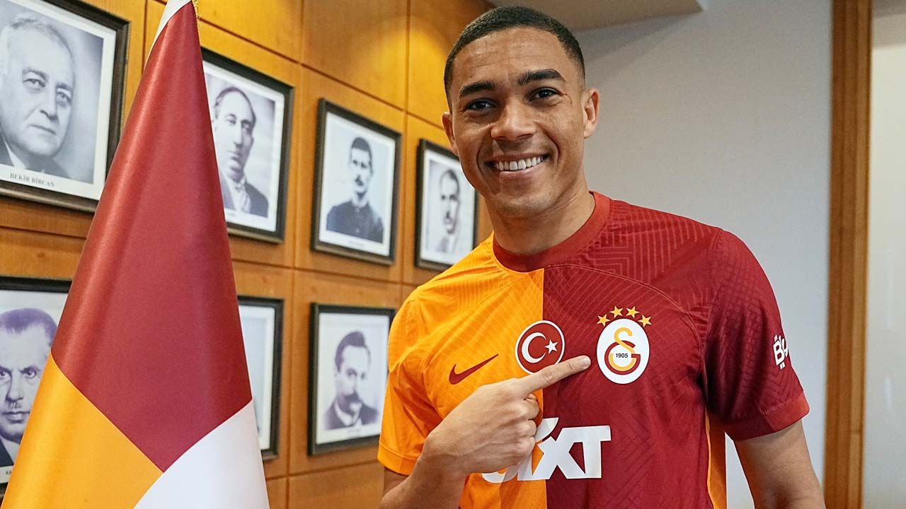 Galatasaray’a Wesley Sneijder’ı unutturacak 10 numara transferi geliyor! Scout ekibi keşfetti, Okan Buruk onay verdi: Dünya futboluna damga vuracak yıldız adayı Cimbom’a transfer oluyor… 3