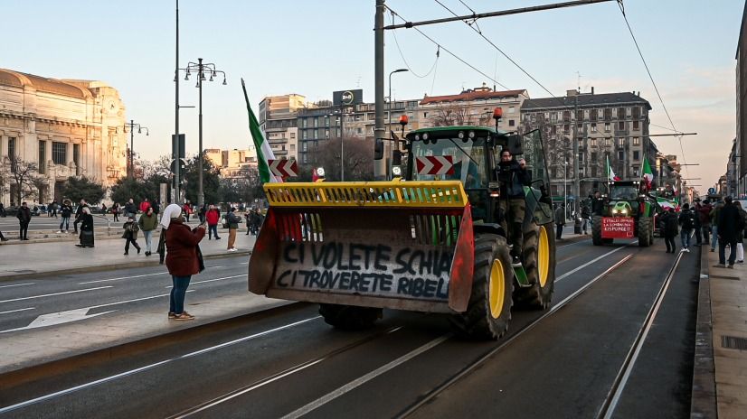 Çiftçiler protesto için Roma'ya ilerliyor:  "Kentin çevresini saracağız. Bunu yalnızca traktörlerle ve birkaç günlüğüne yapmayacağız" 12