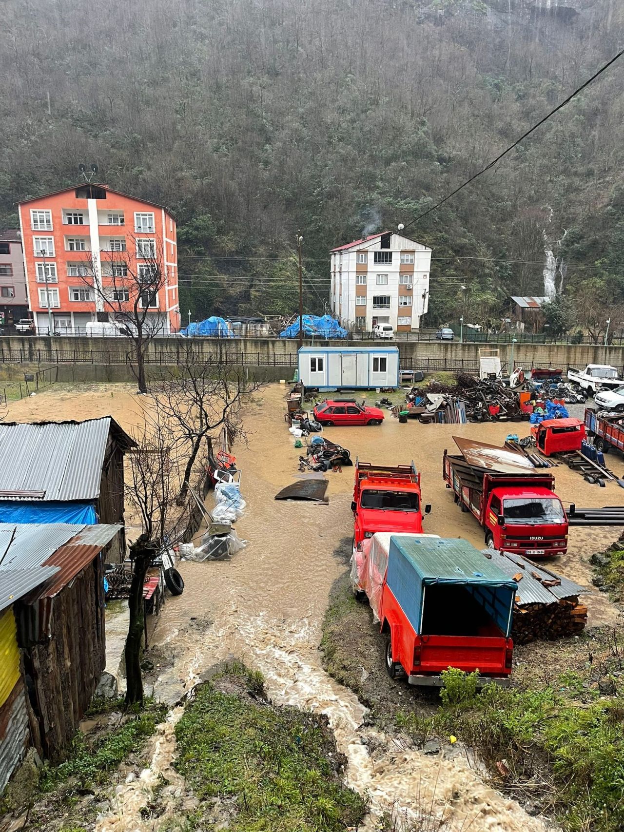 Artvin’de şiddetli yağış: Heyelan nedeniyle 2 bina tahliye edildi 1