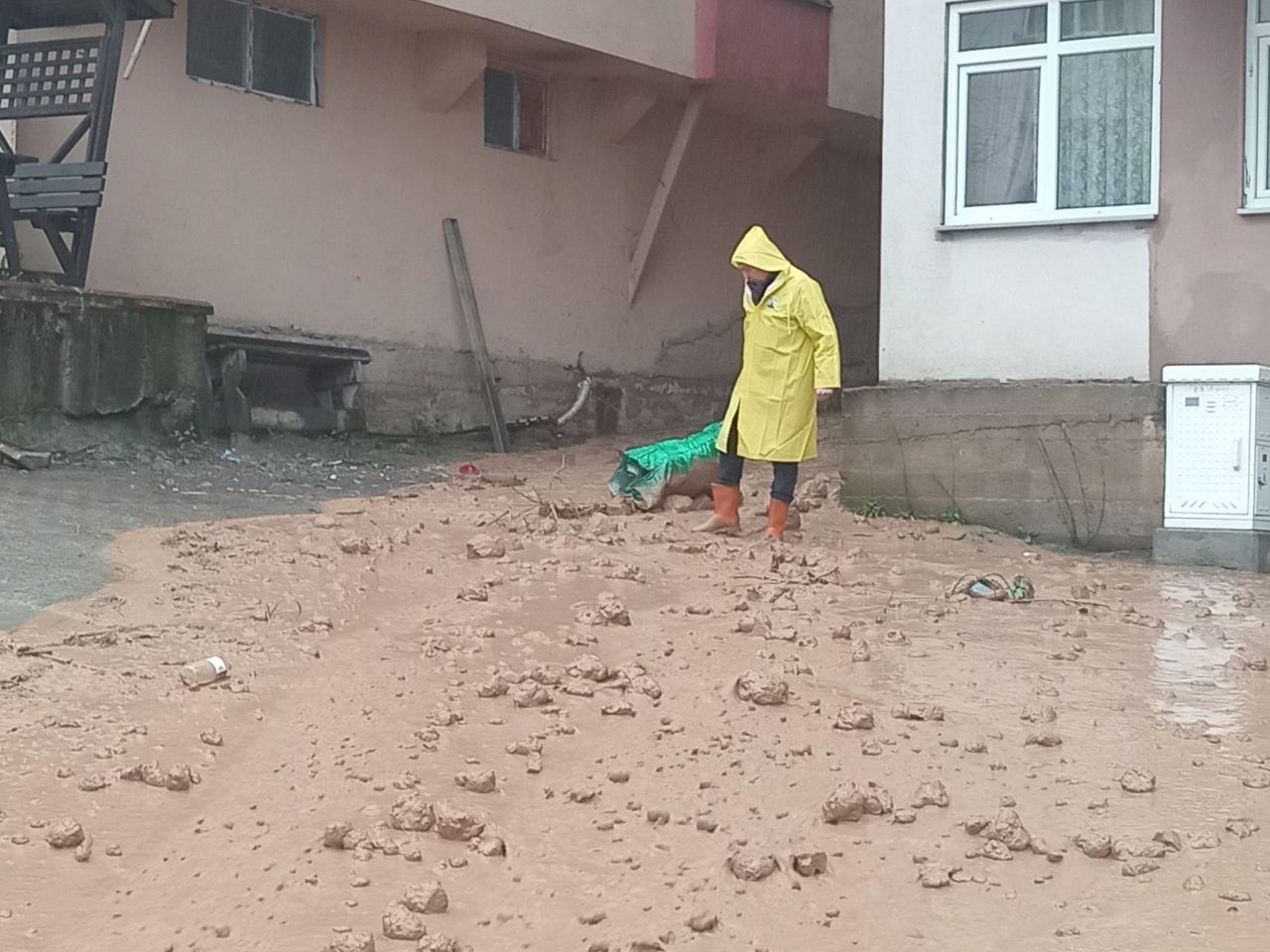 Artvin’de şiddetli yağış: Heyelan nedeniyle 2 bina tahliye edildi 3
