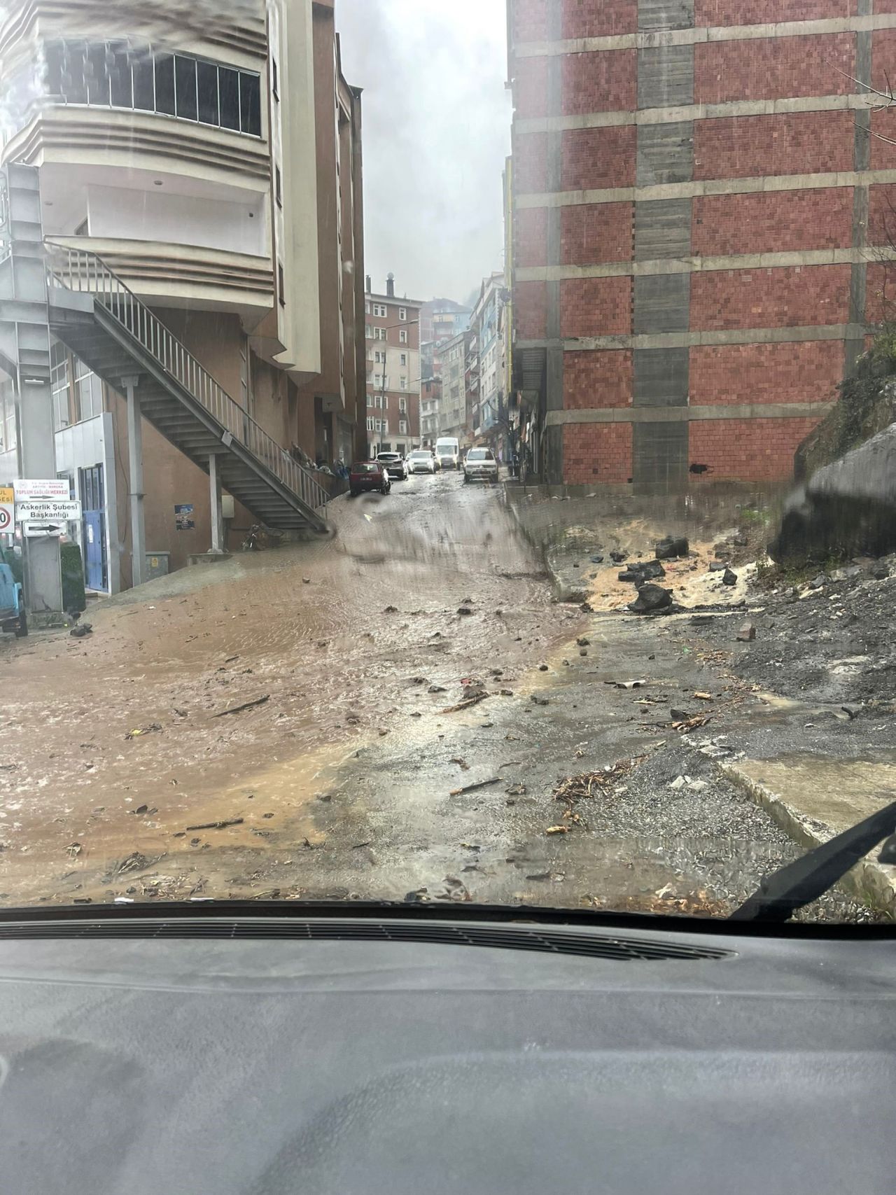 Artvin’de şiddetli yağış: Heyelan nedeniyle 2 bina tahliye edildi 6