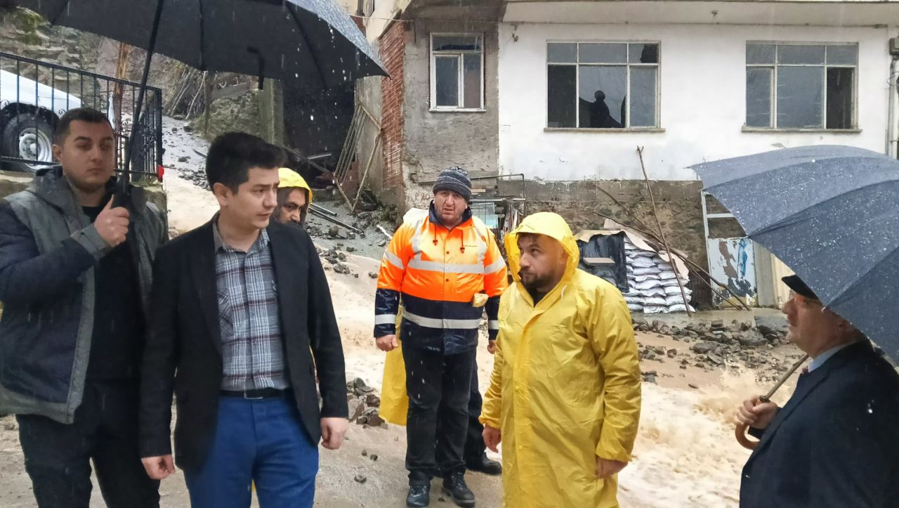 Artvin’de şiddetli yağış: Heyelan nedeniyle 2 bina tahliye edildi 11