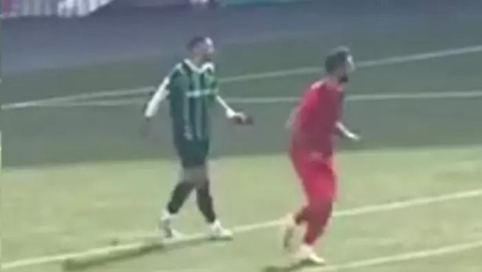 Maç içinde elinde cep telefonuyla görüntülenen Denizlisporlu futbolcu konuştu: "O sırada atak geldiği için..." 4
