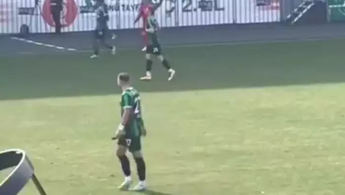 Maç içinde elinde cep telefonuyla görüntülenen Denizlisporlu futbolcu konuştu: "O sırada atak geldiği için..." 2